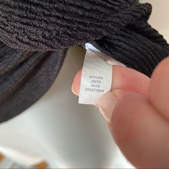 Texture & Thread Tiered Tank Top Black - Picture 9 of 10